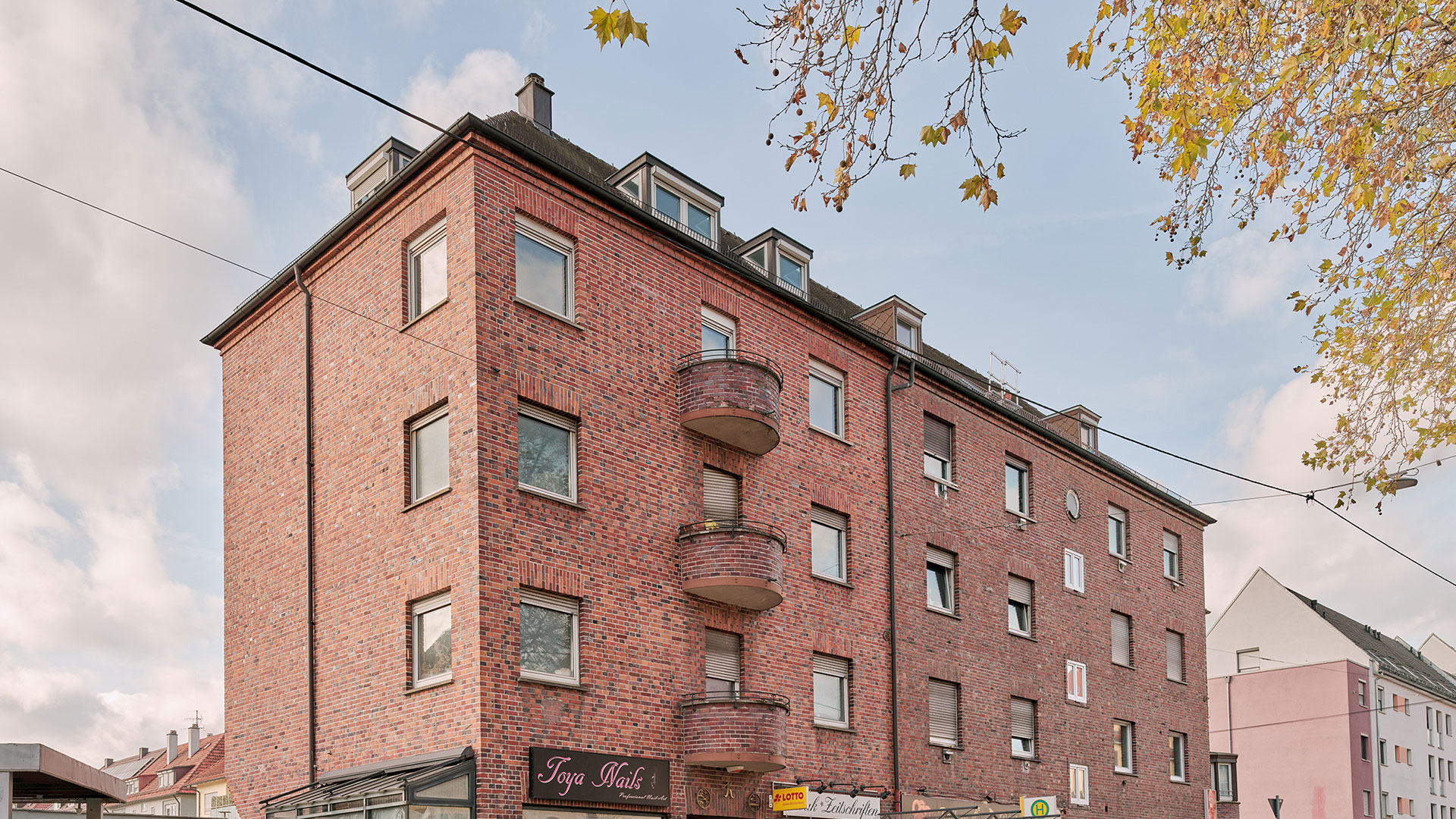 Real Estate Residential Hallschlag 27 right